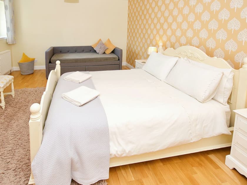Double bedroom | Arden Cottage, Twynholm by Kirkcudbright