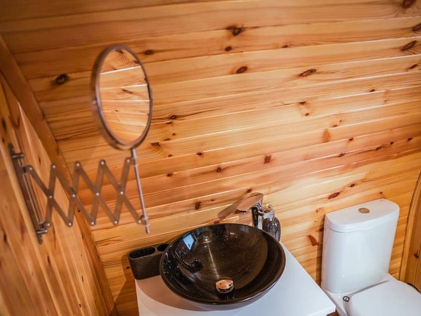Shower room | Rowan - Fulshaw Mill, Stewarton