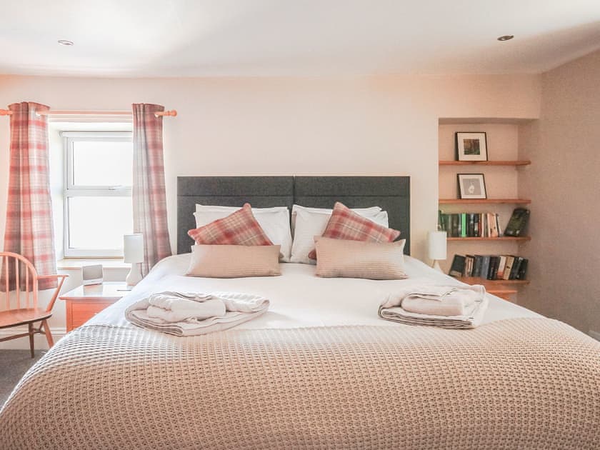 Super king master bedroom  | Syke Cottage, Bainbridge