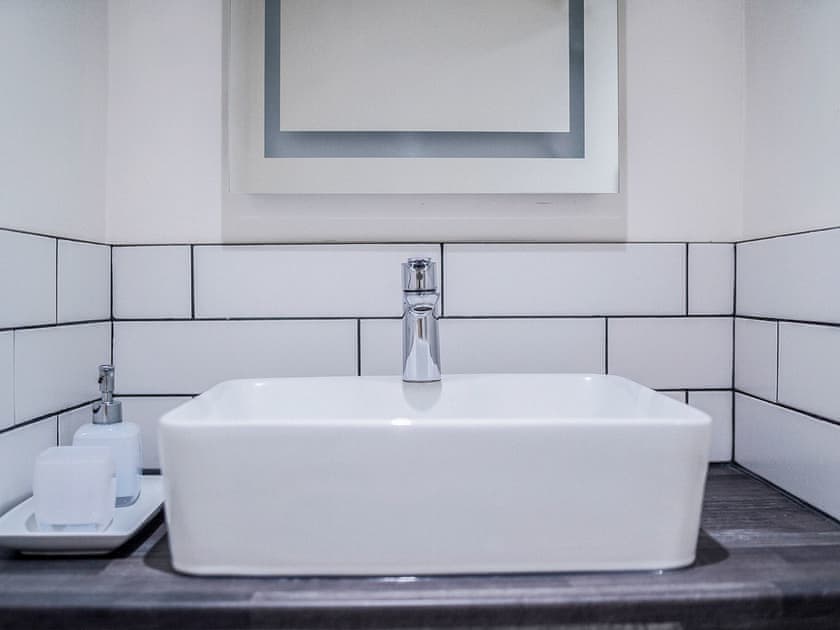 En-suite to master  | Syke Cottage, Bainbridge