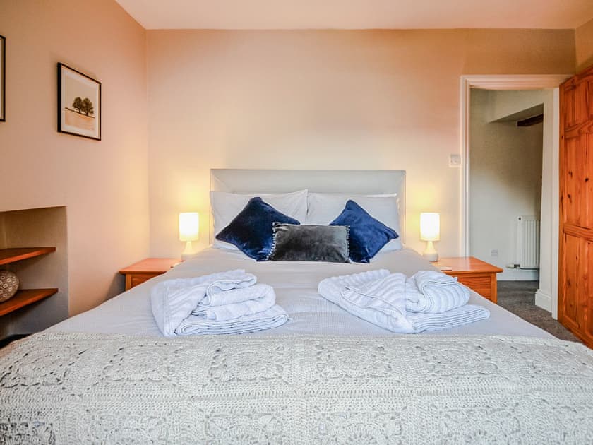 King size bedroom  | Syke Cottage, Bainbridge