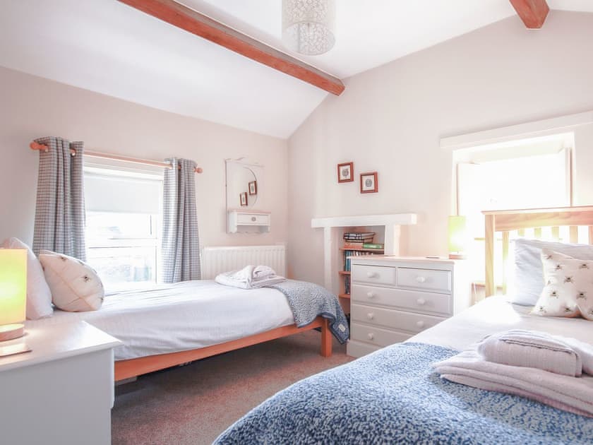 Twin bedroom | Syke Cottage, Bainbridge