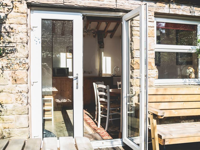Sun room from patio | Syke Cottage, Bainbridge
