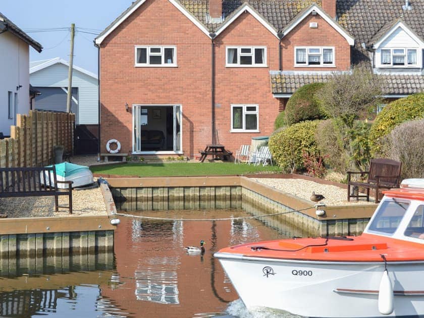 Exterior | Heron’s Quay, Wroxham