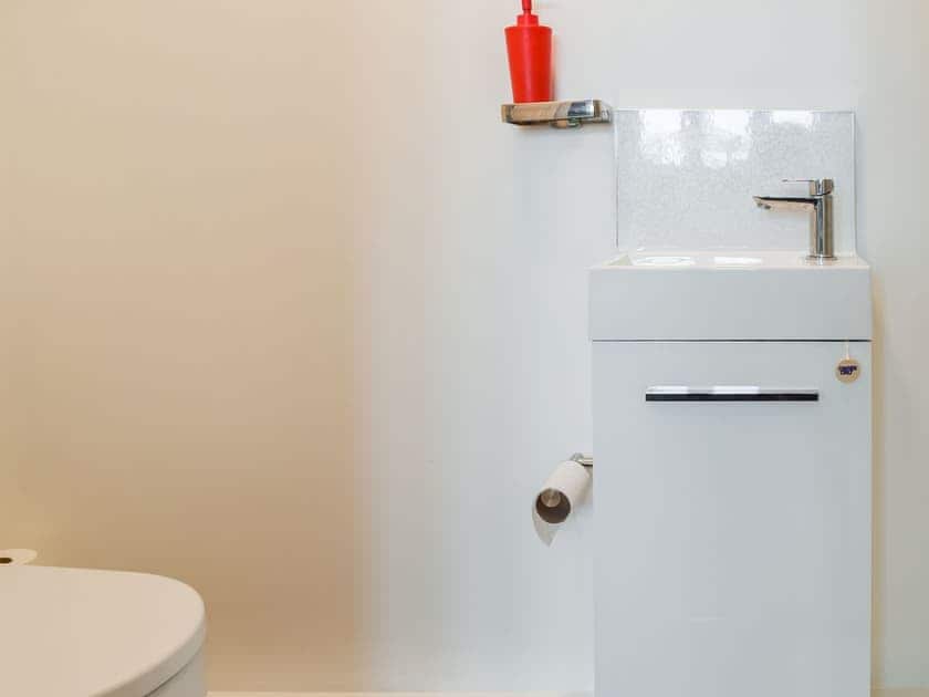 Bathroom | Primrose Cottage, Little Rissington, near Bourton on the Water