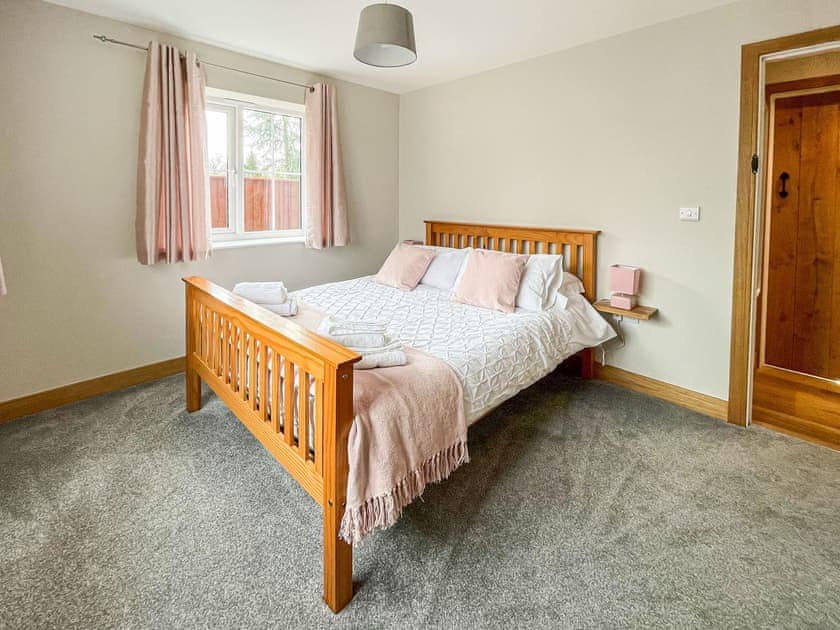 Double bedroom | The Willows - Hambledon Cottage Holidays, Child Okeford, near Blandford Forum