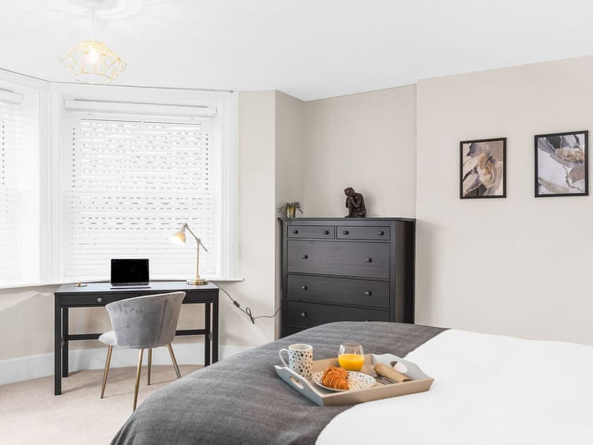 Double bedroom | The Avenue, Bristol