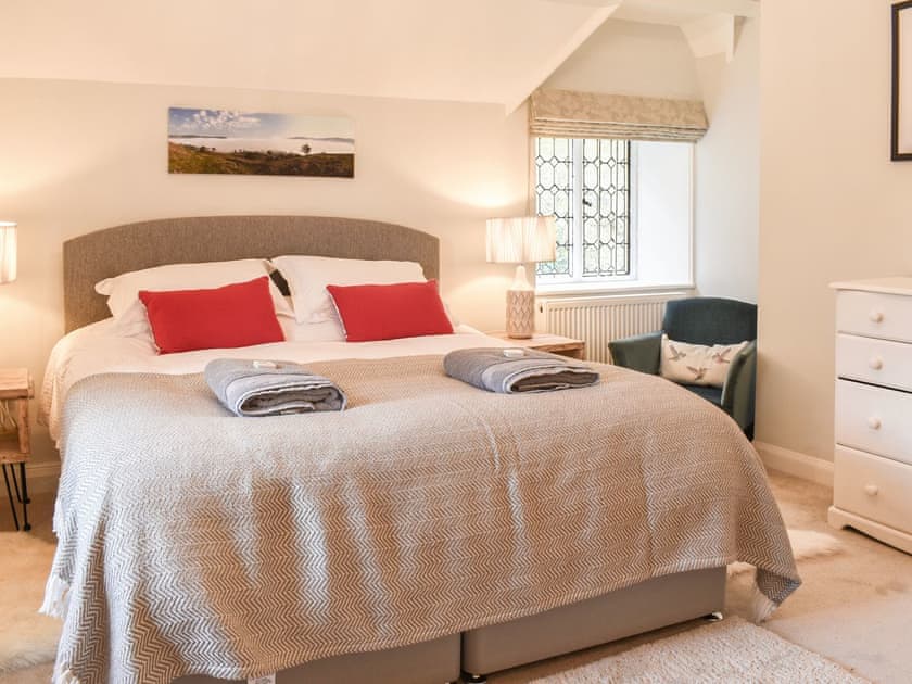 Double bedroom | Crogen Gatehouse Lodge, Corwen