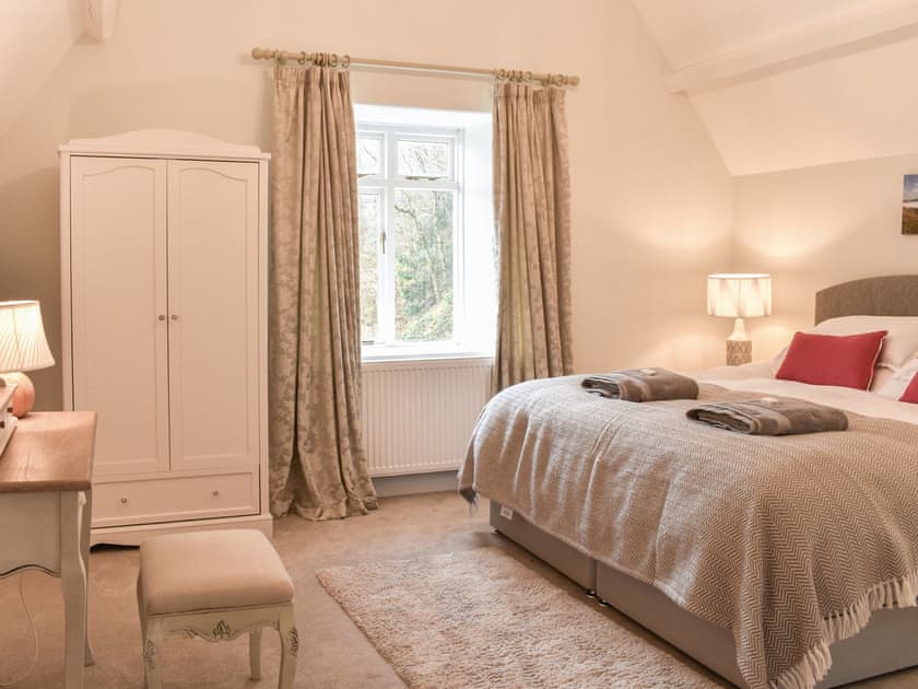 Double bedroom | Crogen Gatehouse Lodge, Corwen