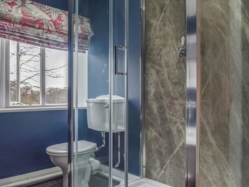 Bathroom | Crogen Gatehouse Lodge, Corwen