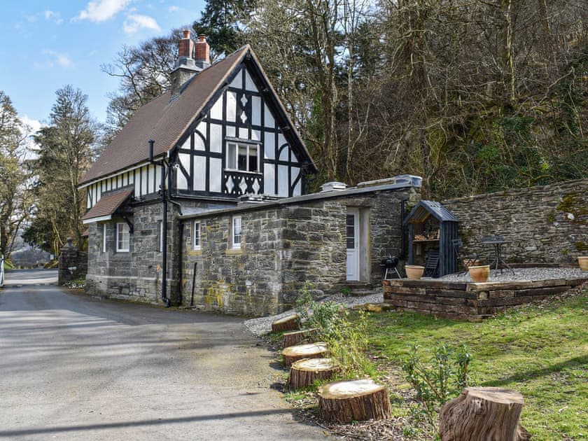 Exterior | Crogen Gatehouse Lodge, Corwen