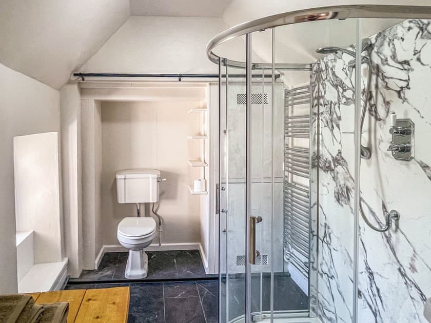 En-suite Bathroom | The Old Stone House, Swanage