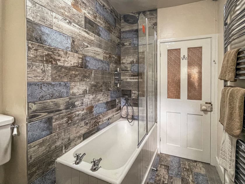 Family Bathroom  | The Old Stone House, Swanage