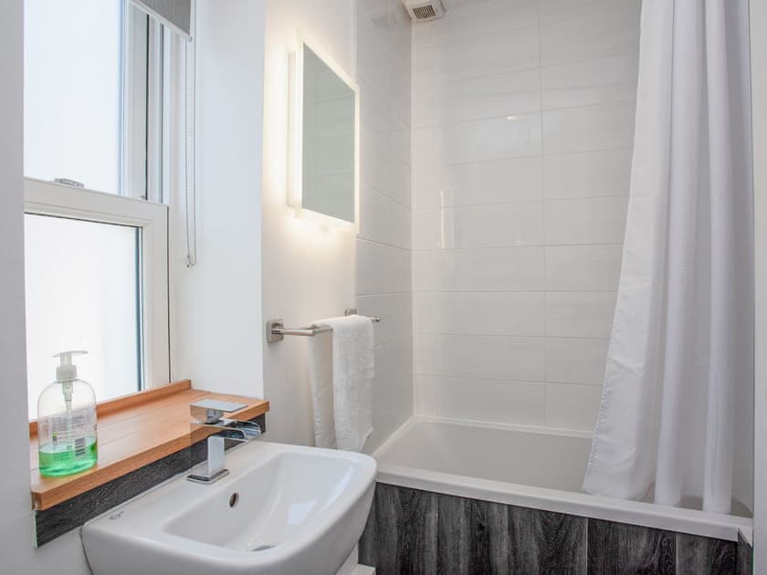 Bathroom | Little Quoin, Fowey