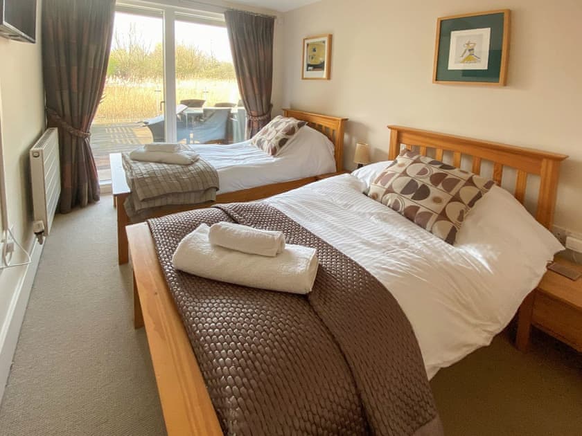 Twin bedroom | Honey Cottage, Cirencester