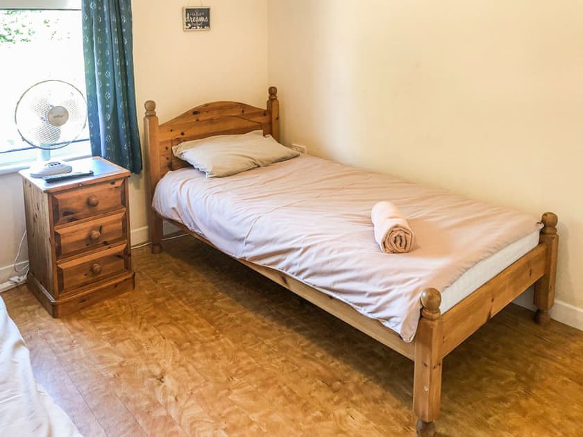 Single bedroom | Kingfishers, Christchurch
