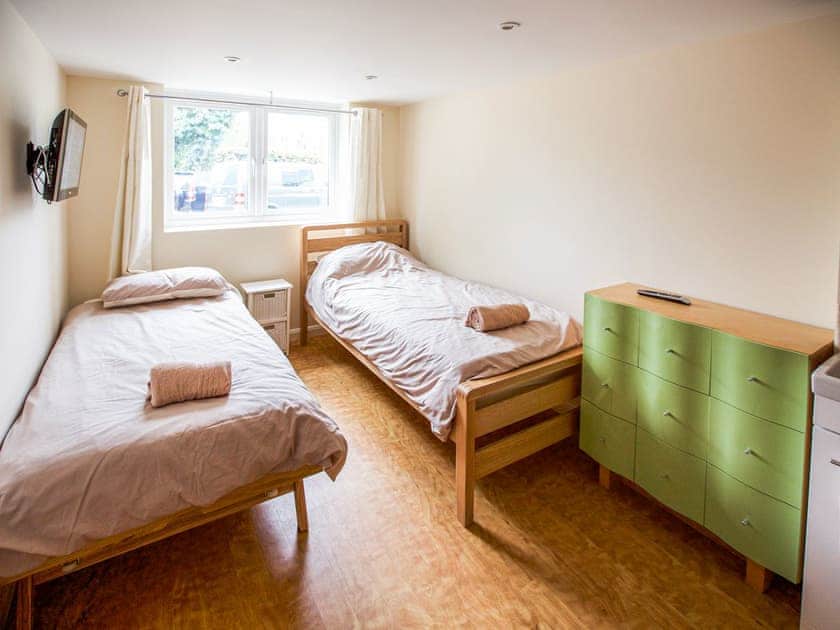 Twin bedroom | Kingfishers, Christchurch
