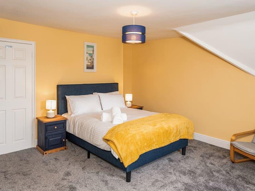 Double bedroom | 2 Mount Pleasant - River View Cottages, Looe