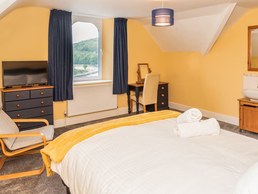 Double bedroom | 2 Mount Pleasant - River View Cottages, Looe