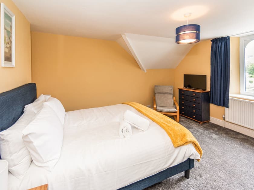 Double bedroom | 2 Mount Pleasant - River View Cottages, Looe