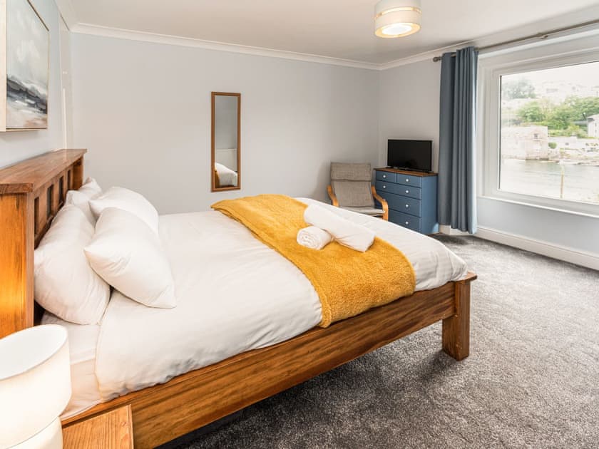 Double bedroom | 2 Mount Pleasant - River View Cottages, Looe