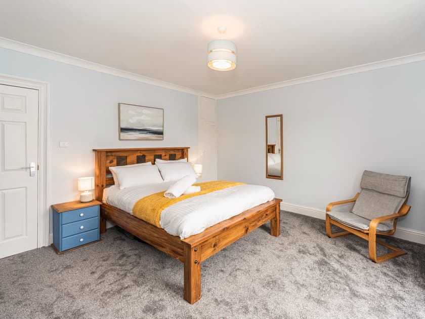 Double bedroom | 2 Mount Pleasant - River View Cottages, Looe