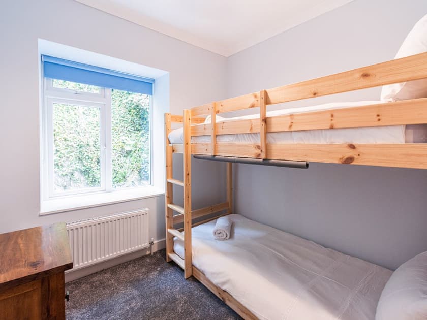 Bunk bedroom | 2 Mount Pleasant - River View Cottages, Looe
