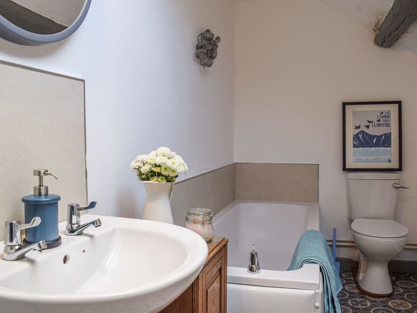 Bathroom | Blaen Y Cwm, Carno