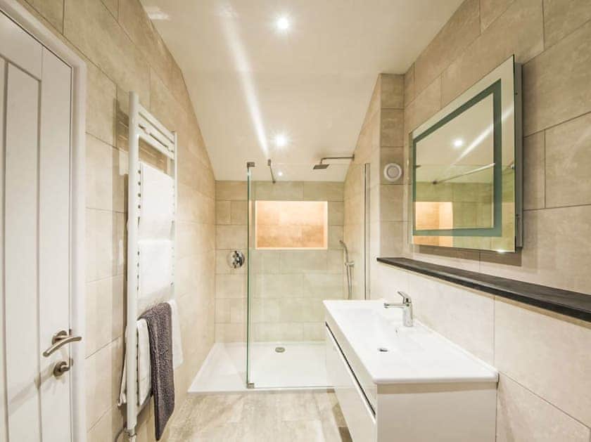 Shower room | Willow Cottage - Woodside Stables Holiday Cottages, Saltash