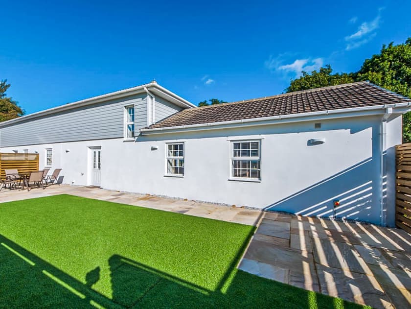 Garden | Willow Cottage - Woodside Stables Holiday Cottages, Saltash