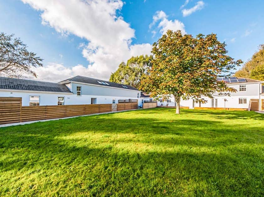 Outdoor area | Willow Cottage - Woodside Stables Holiday Cottages, Saltash