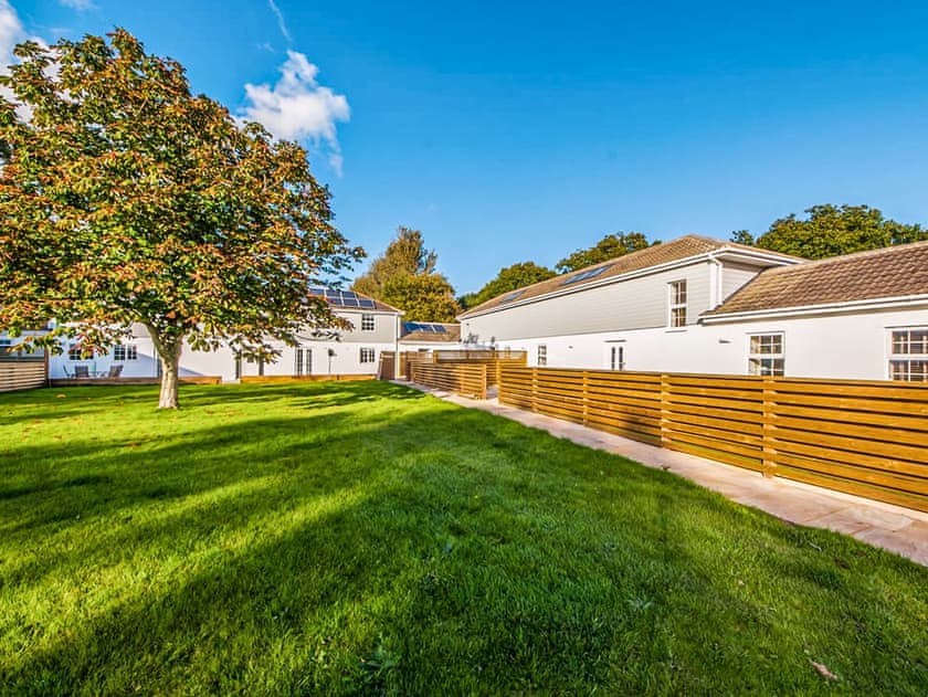 Outdoor area | Willow Cottage - Woodside Stables Holiday Cottages, Saltash