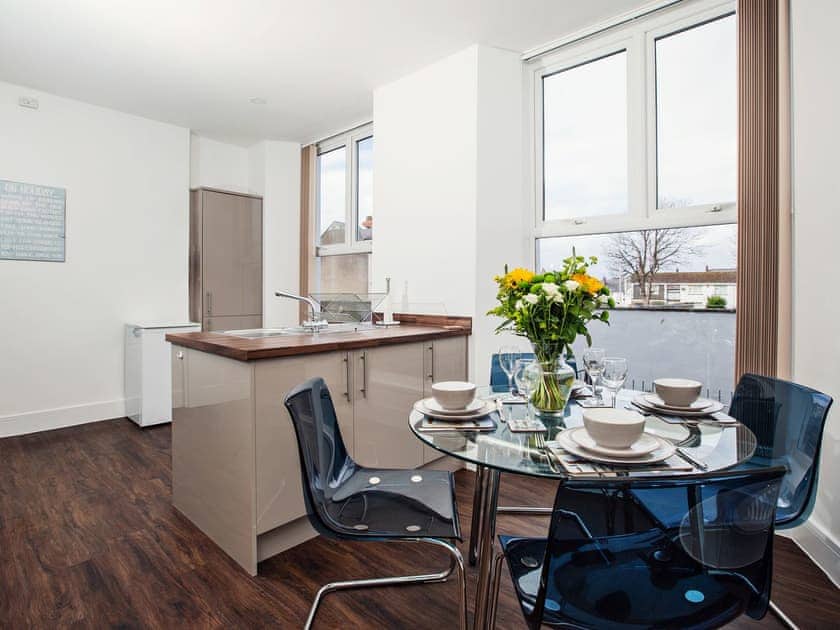 Kitchen/diner | Ein Lle, Tenby