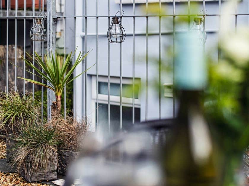 Sitting-out-area | Ein Lle, Tenby