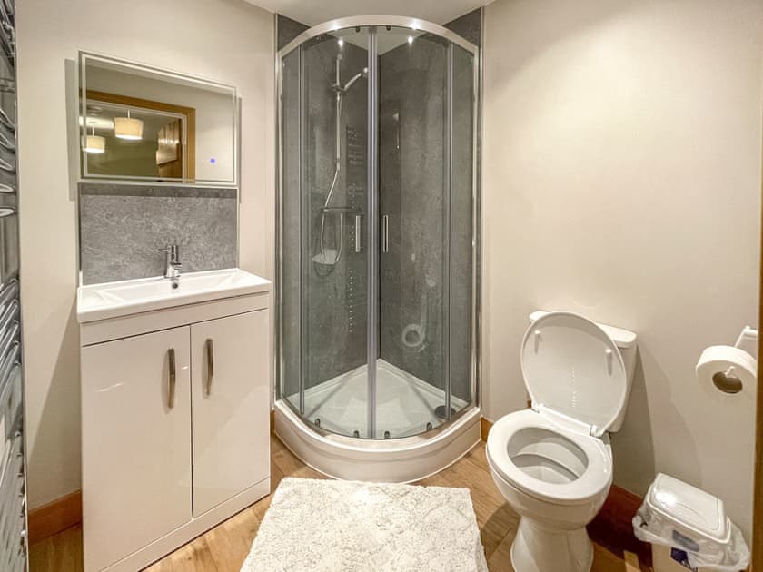 En-suite | Hambledon Cottage Holidays - The Firs - Hambledon Cottages Holidays, Child Okeford, near Blandford Forum