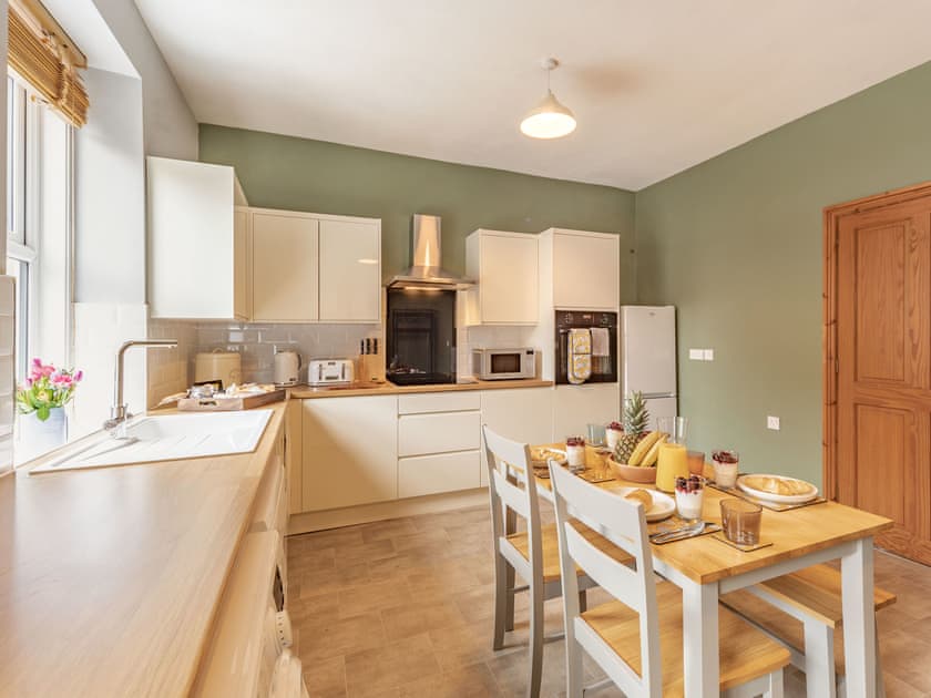 Kitchen/diner | Cygnet Cottage, Seahouses
