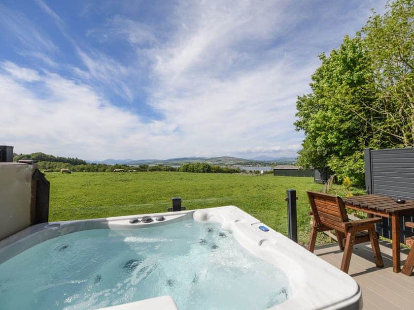 Hot tub | Clyde View, Langbank