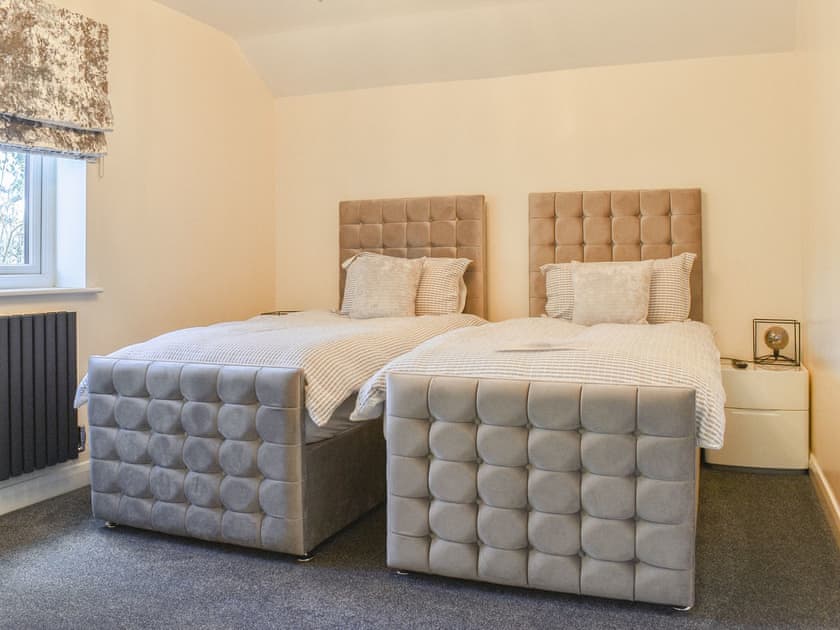 Twin bedroom | Kinneret Apartment, Silsden, near Keighley