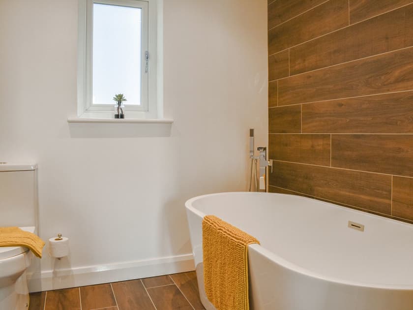 Bathroom | Kinneret Apartment, Silsden, near Keighley