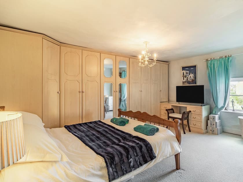 Double bedroom | Horseshoes House, Saham Toney