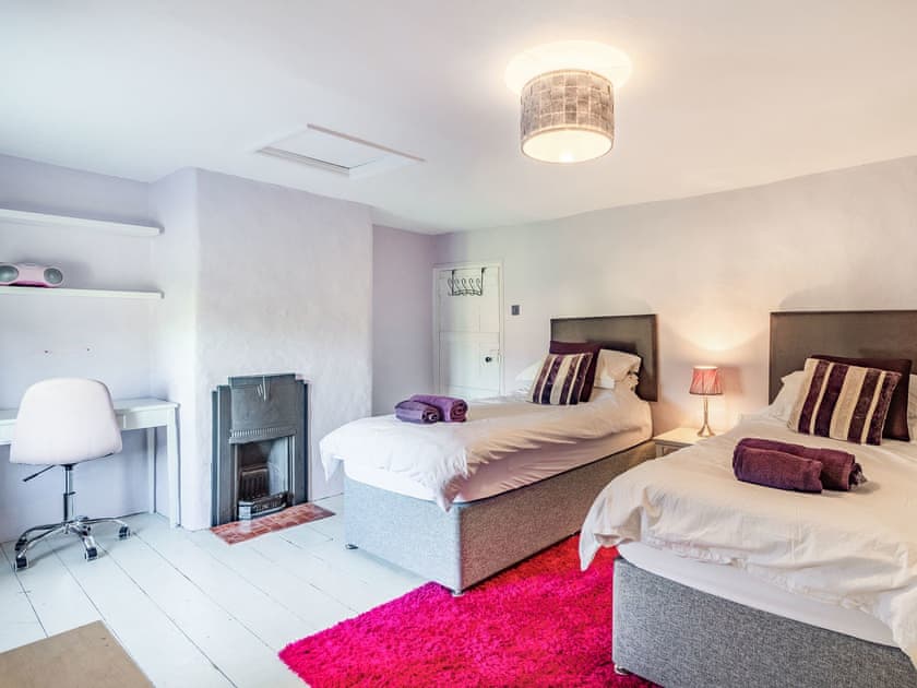 Twin bedroom | Horseshoes House, Saham Toney