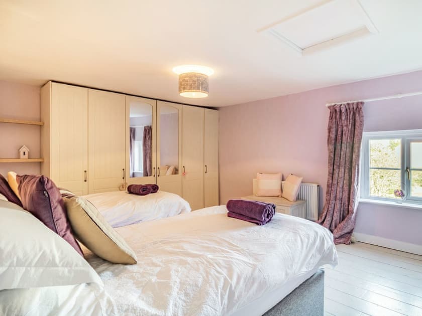 Twin bedroom | Horseshoes House, Saham Toney