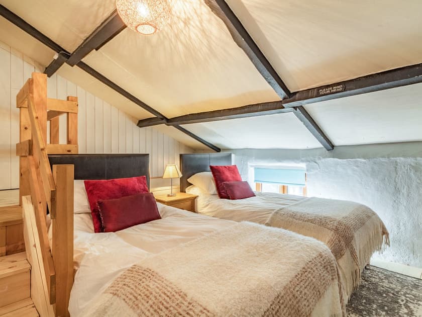 Twin bedroom | Horseshoes House, Saham Toney