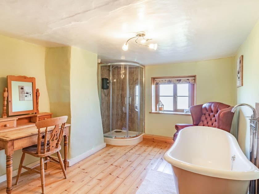 Bathroom | Horseshoes House, Saham Toney