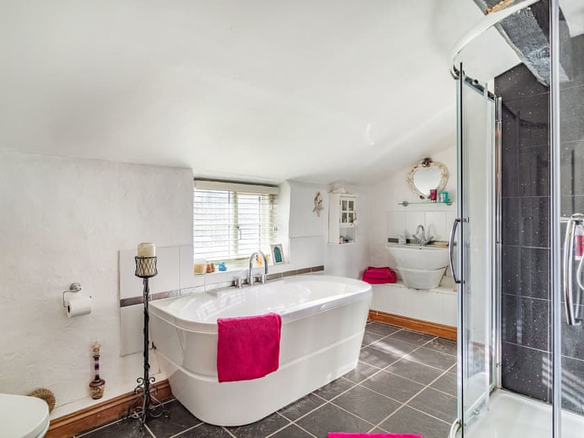 Bathroom | Horseshoes House, Saham Toney