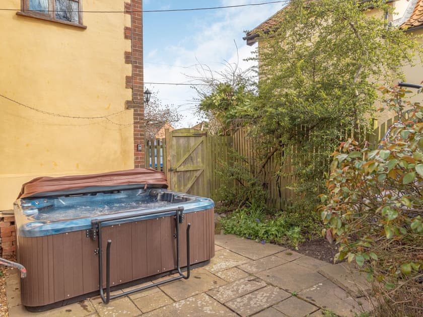 Hot tub | Horseshoes House, Saham Toney