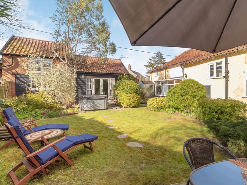 Garden | Horseshoes House, Saham Toney