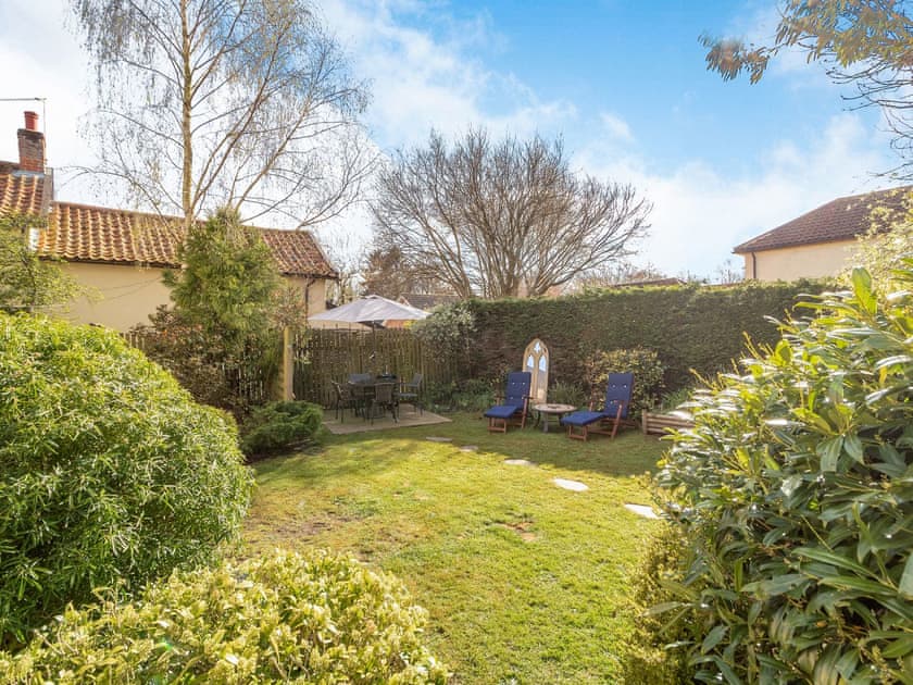 Garden | Horseshoes House, Saham Toney