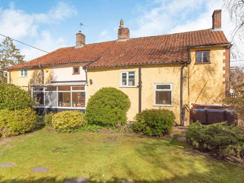 Garden | Horseshoes House, Saham Toney