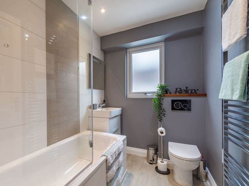 Bathroom | Postman’s Lodge, Great Ayton